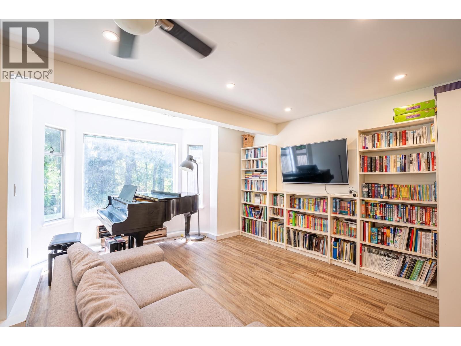 180 1140 Castle Crescent Property Photo 29