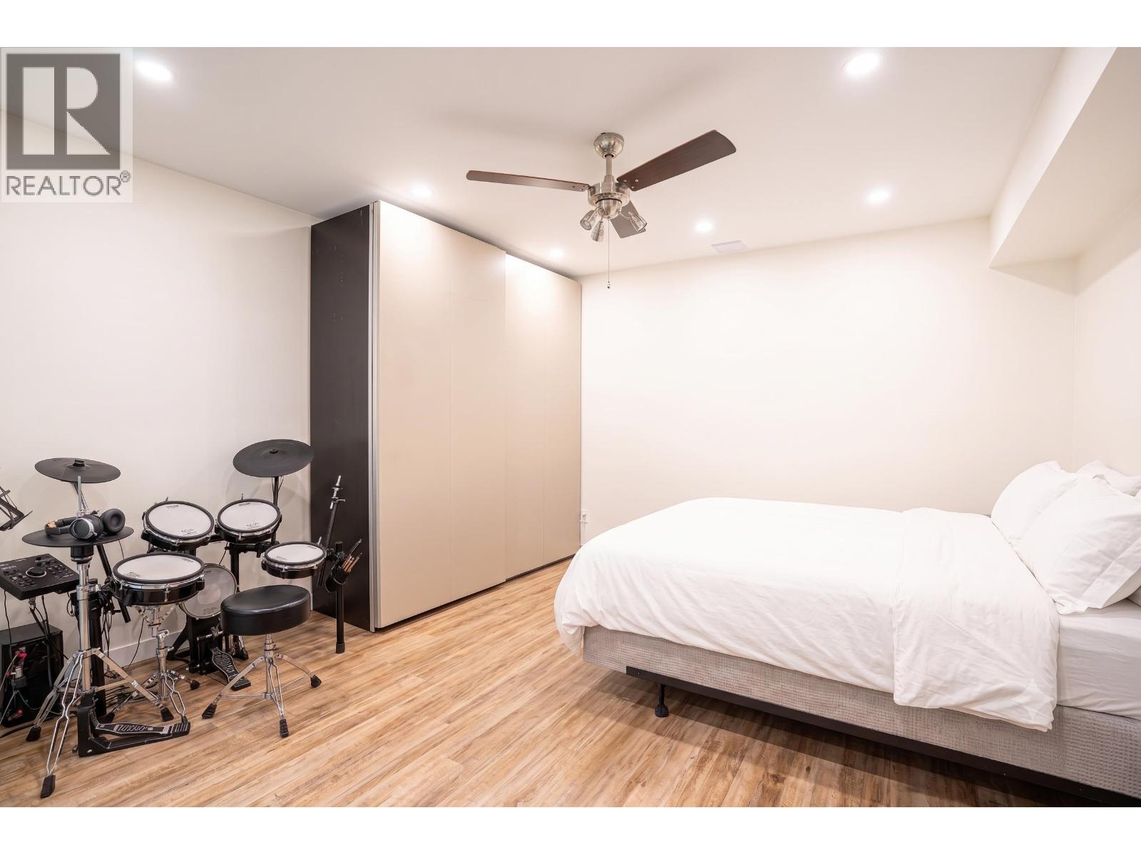 180 1140 Castle Crescent Property Photo 31