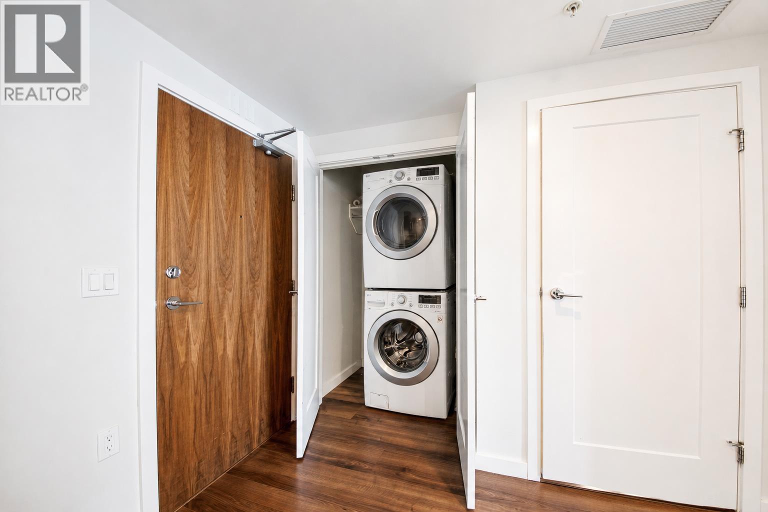 812 8688 Hazelbridge Way Property Photo 17
