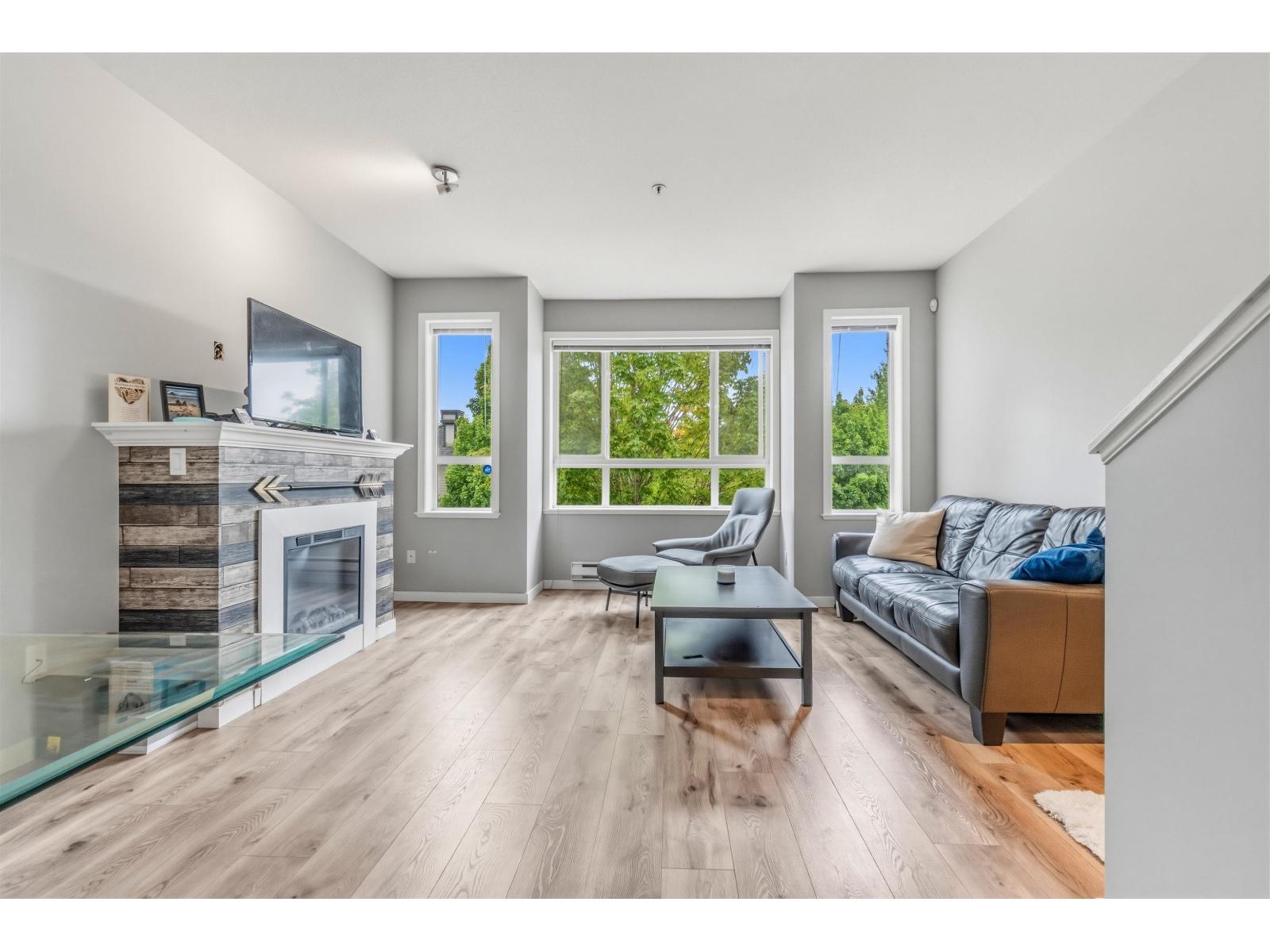 17 20159 68 Avenue Property Photo 3