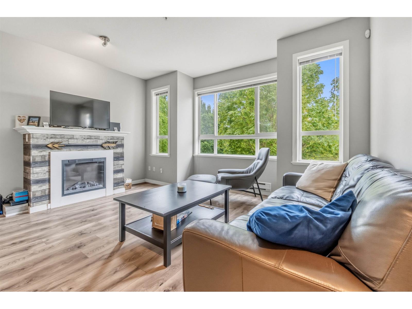 17 20159 68 Avenue Property Photo 4