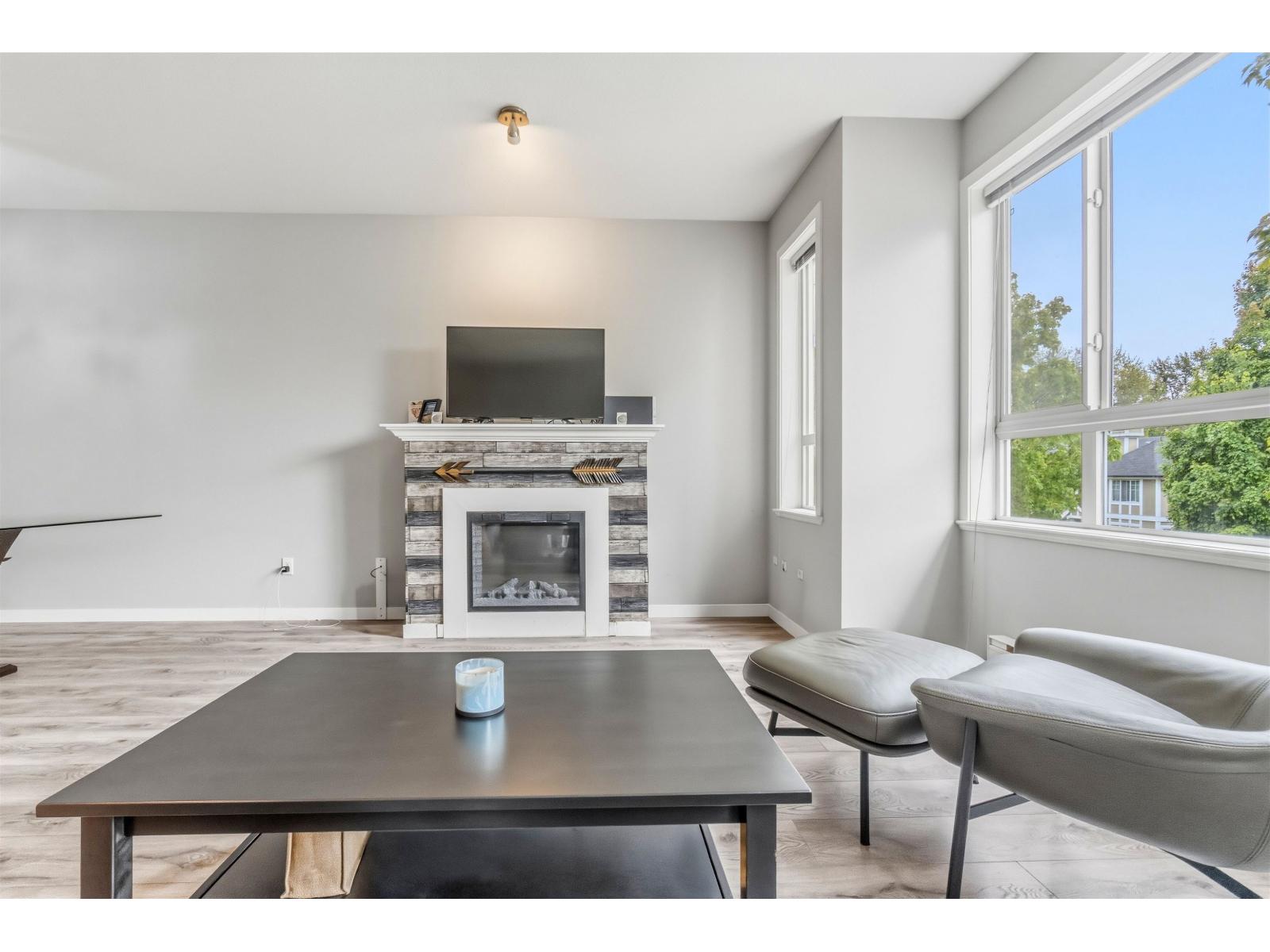 17 20159 68 Avenue Property Photo 5