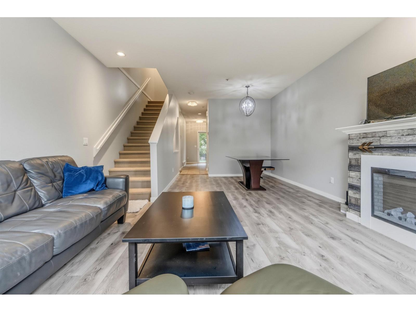 17 20159 68 Avenue Property Photo 6