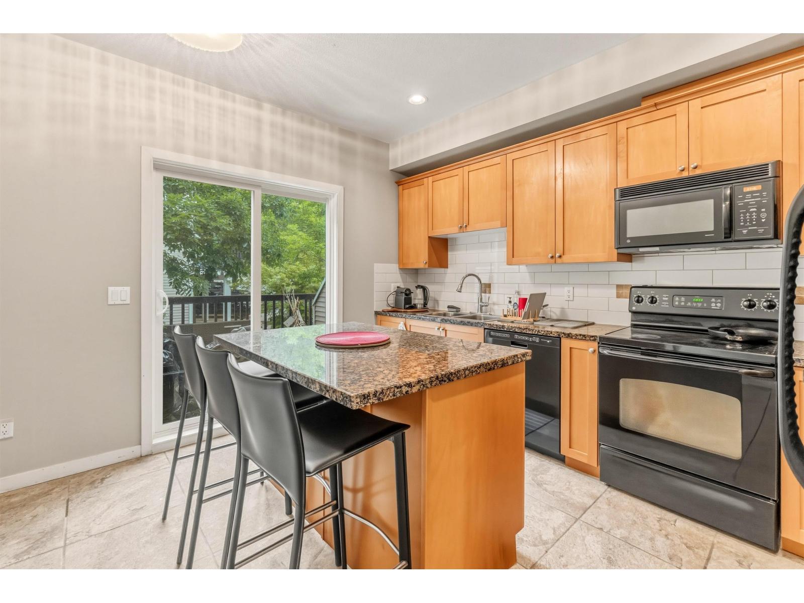 17 20159 68 Avenue Property Photo 9