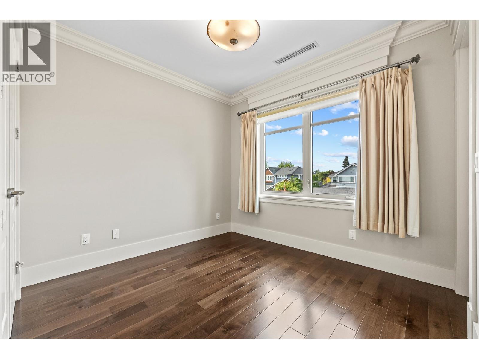 2653 Mcbain Avenue Property Photo 17