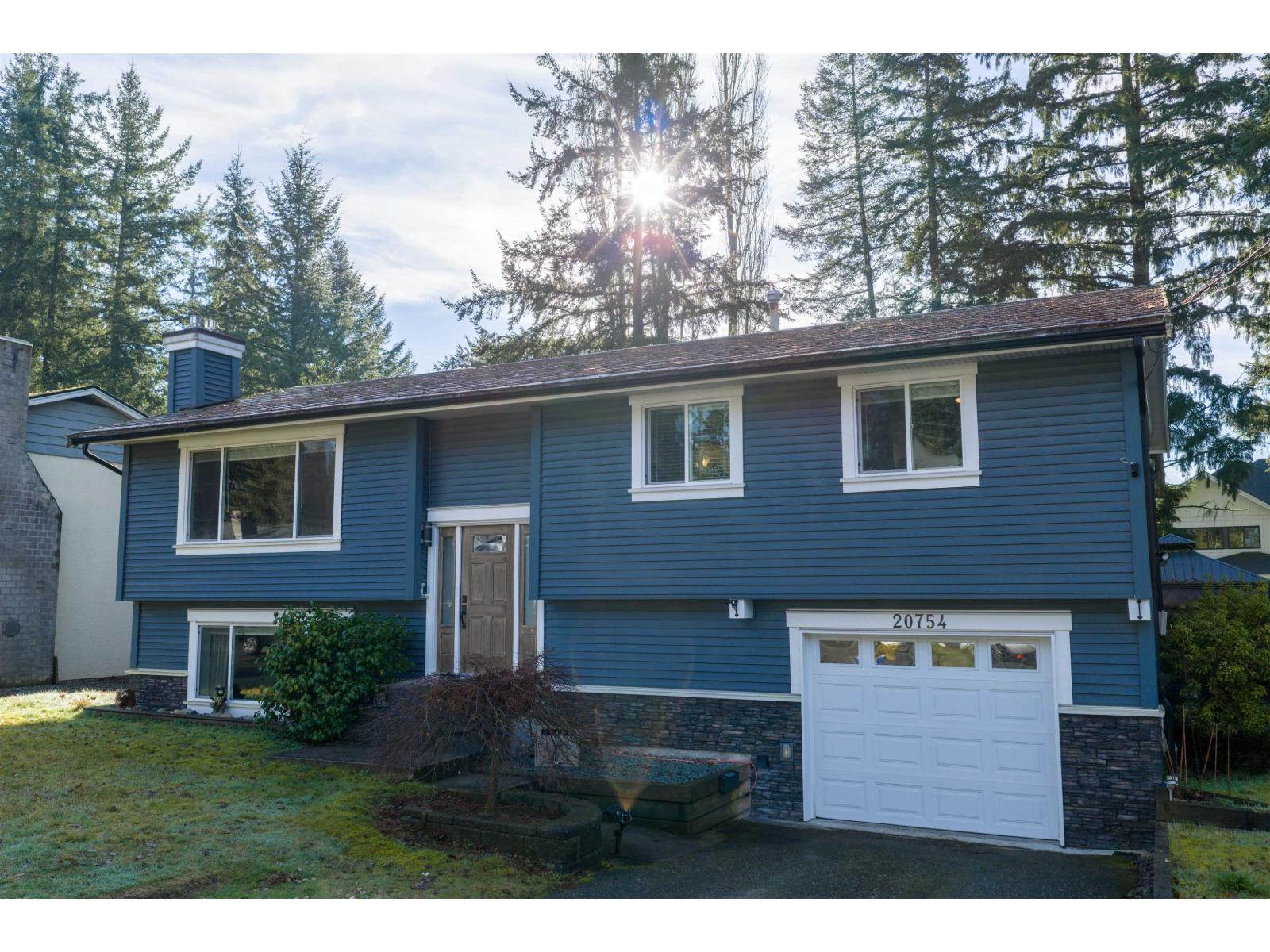 20754 39a Avenue Property Photo 3