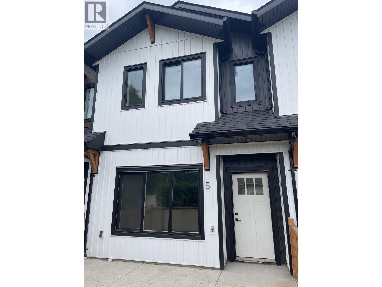 5 3302 EBY STREET Property Photo 1