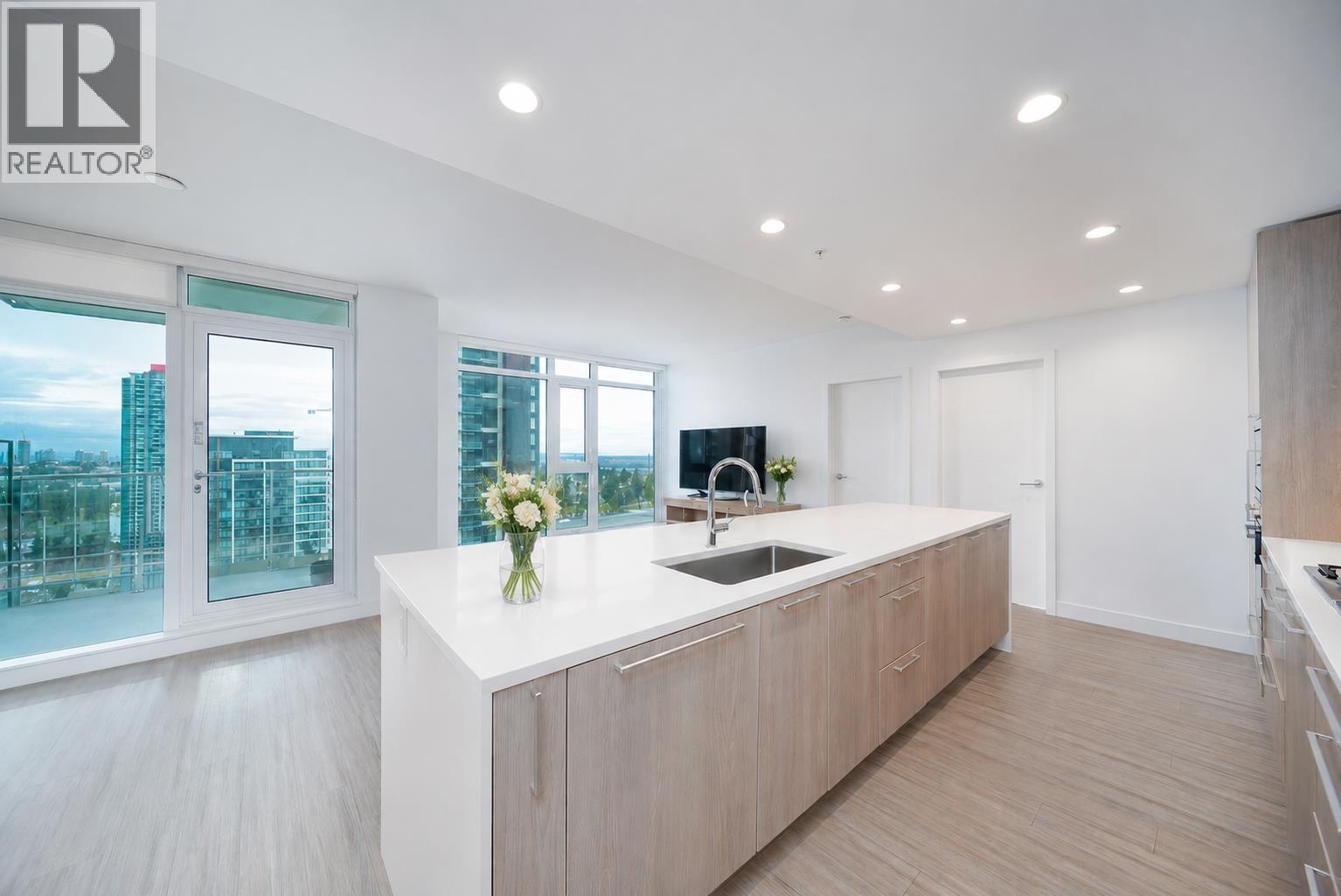 1601 6398 Silver Avenue Property Photo 1