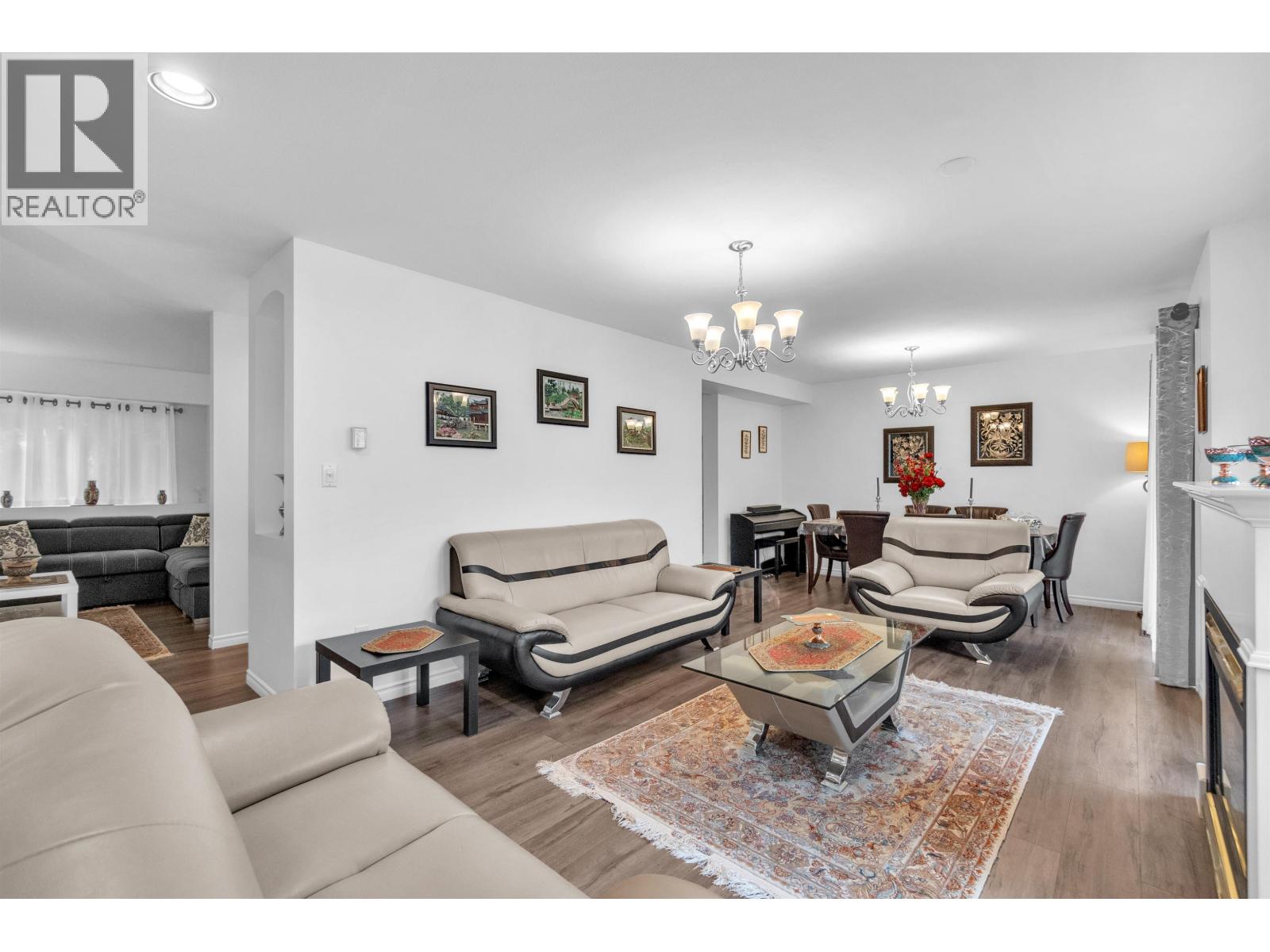 5 2382 PARKWAY BOULEVARD
