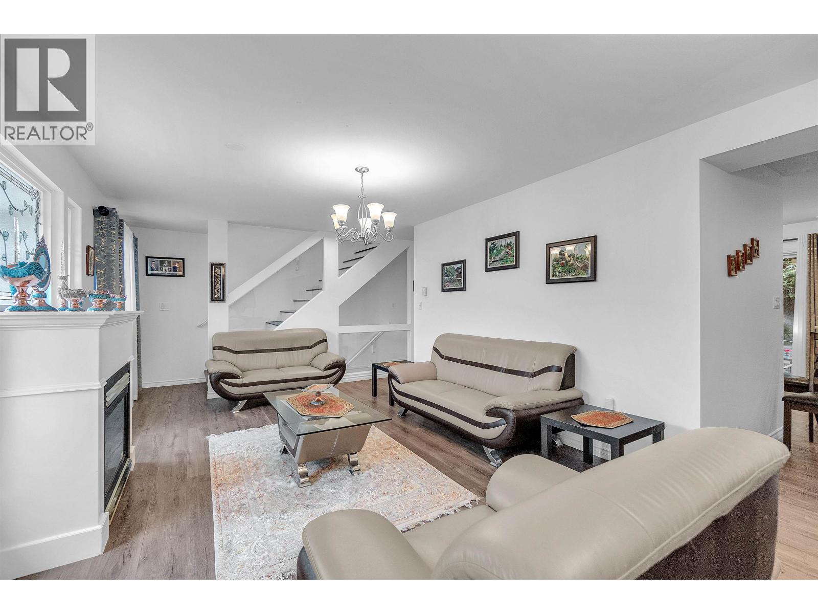 5 2382 Parkway Boulevard Property Photo 2