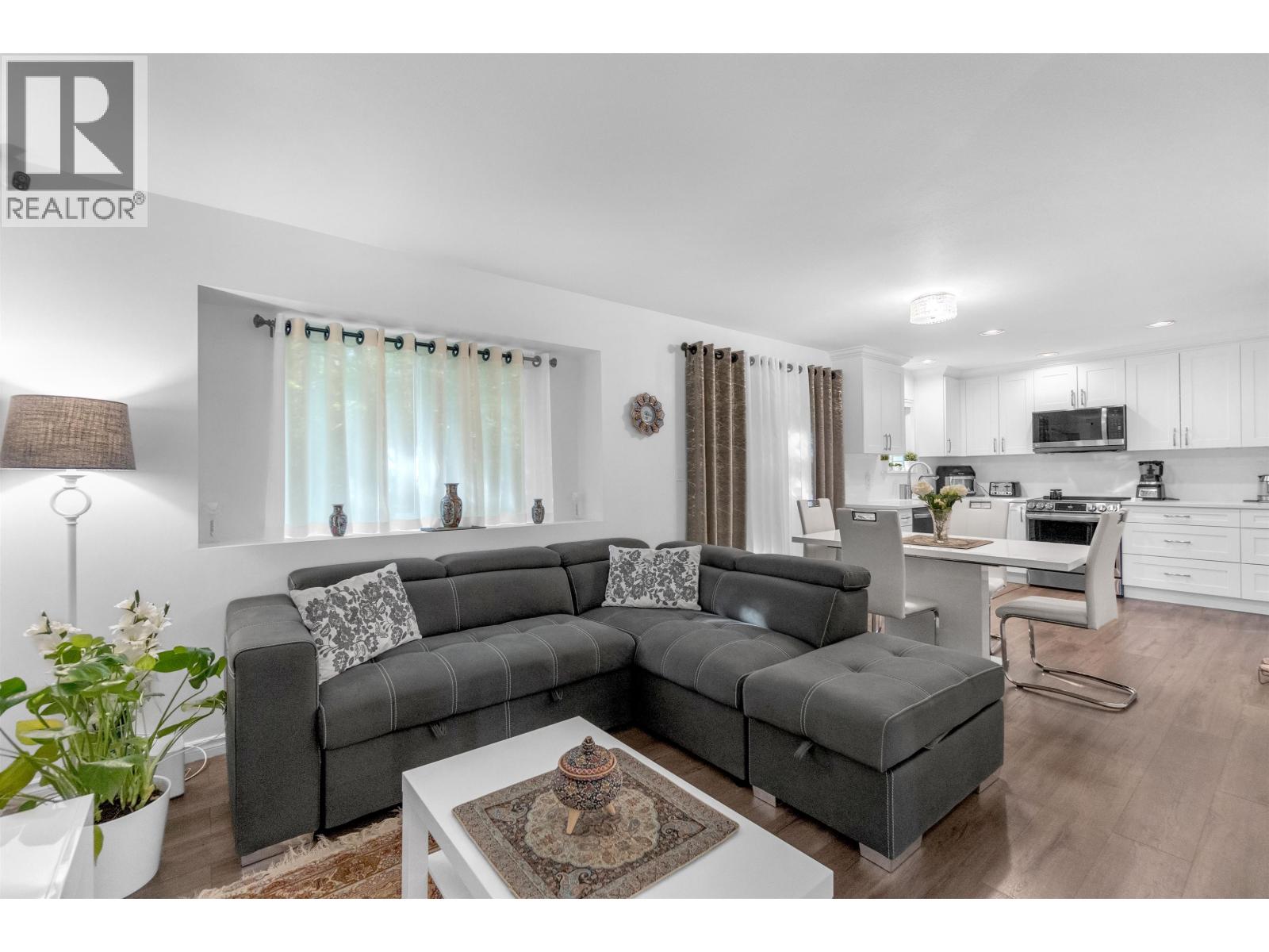 5 2382 Parkway Boulevard Property Photo 6