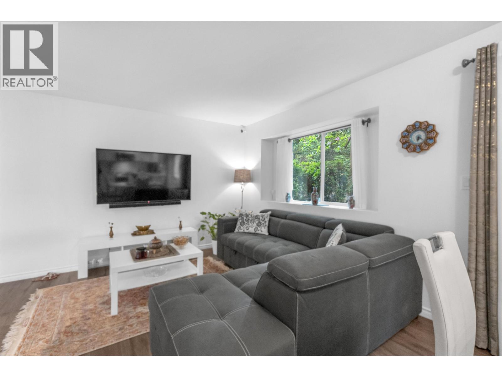 5 2382 Parkway Boulevard Property Photo 7
