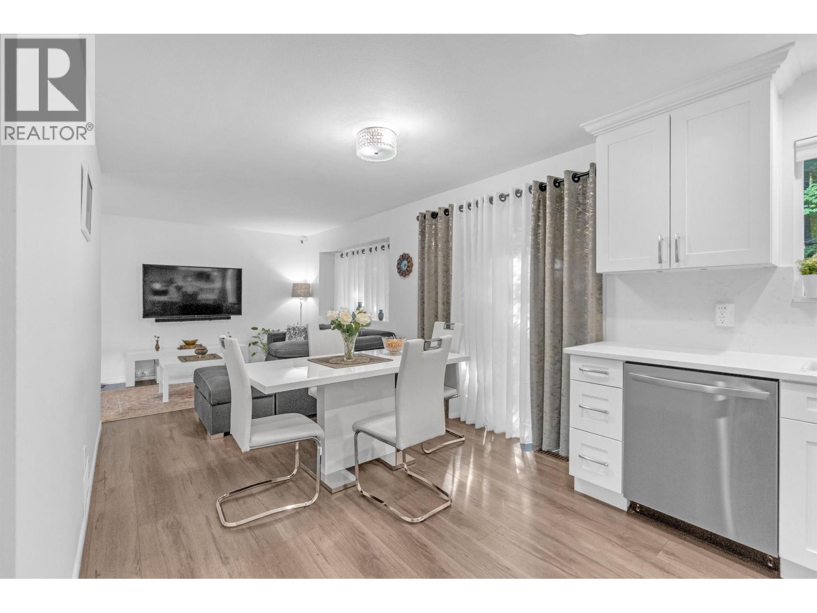 5 2382 Parkway Boulevard Property Photo 8