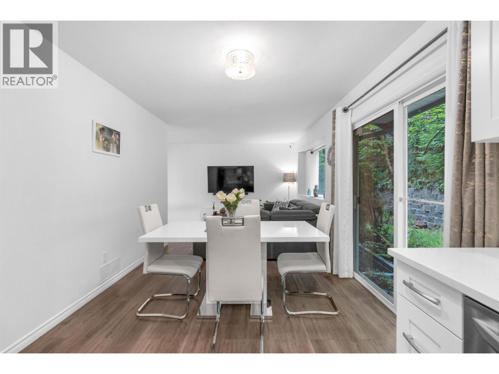 5 2382 Parkway Boulevard Property Photo 9