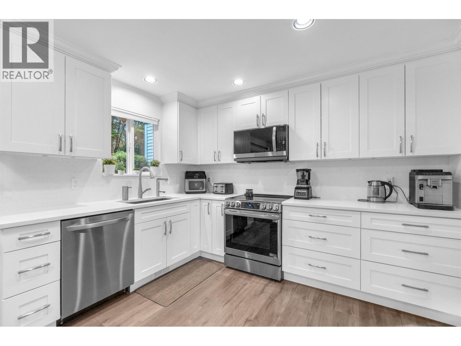 5 2382 Parkway Boulevard Property Photo 12