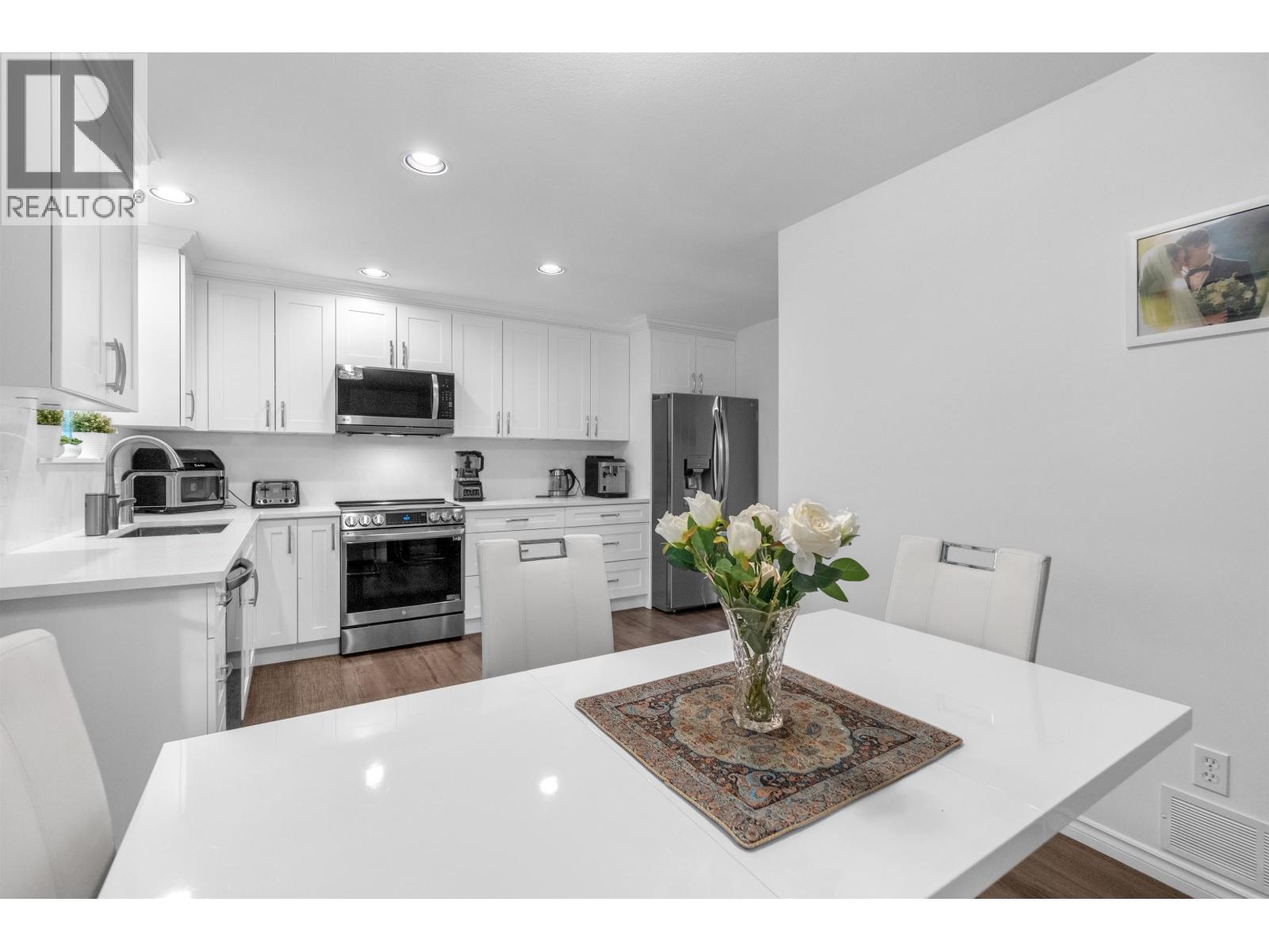 5 2382 Parkway Boulevard Property Photo 13