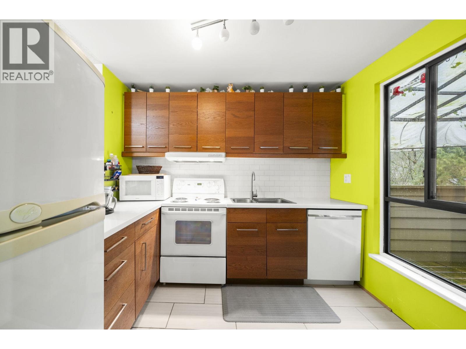 201 9145 Saturna Drive Property Photo 8