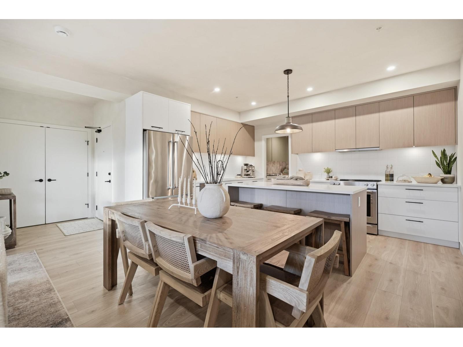 338 2635 KING GEORGE BOULEVARD Property Photo 1