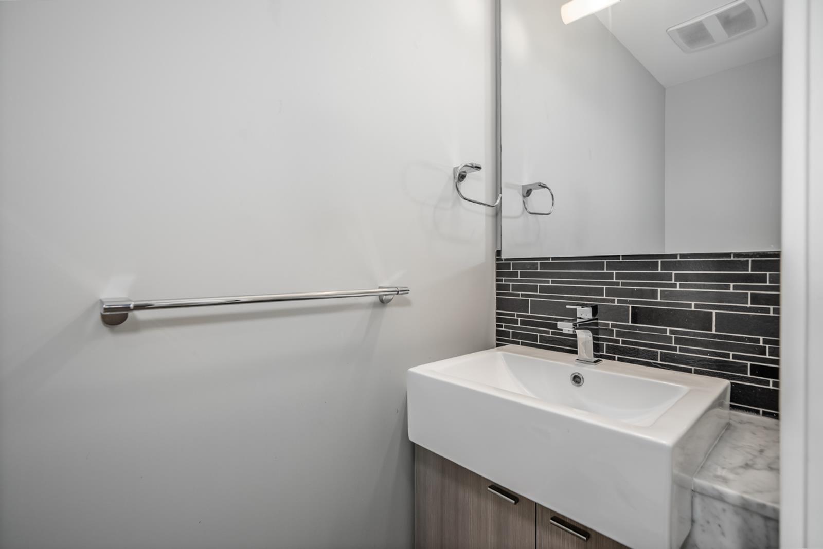 306 3090 Gladwin Road Property Photo 5