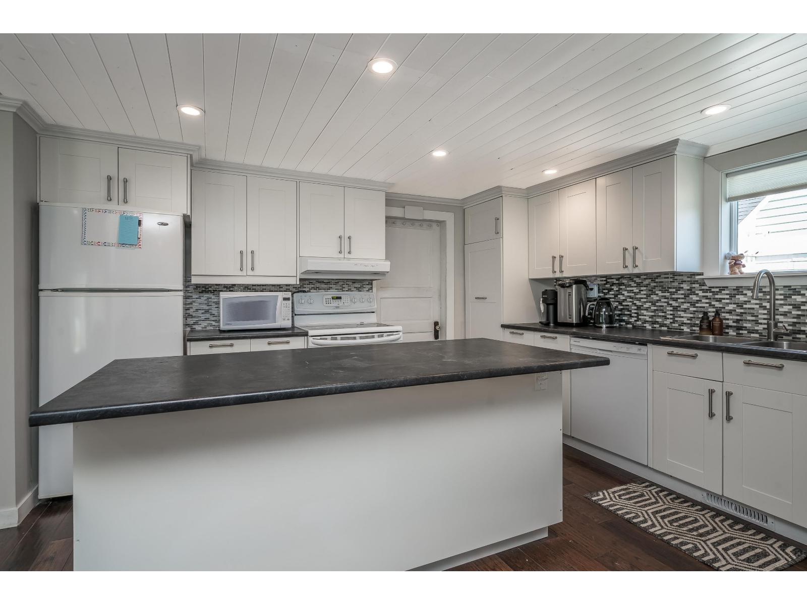 4827 216a Street Property Photo 7