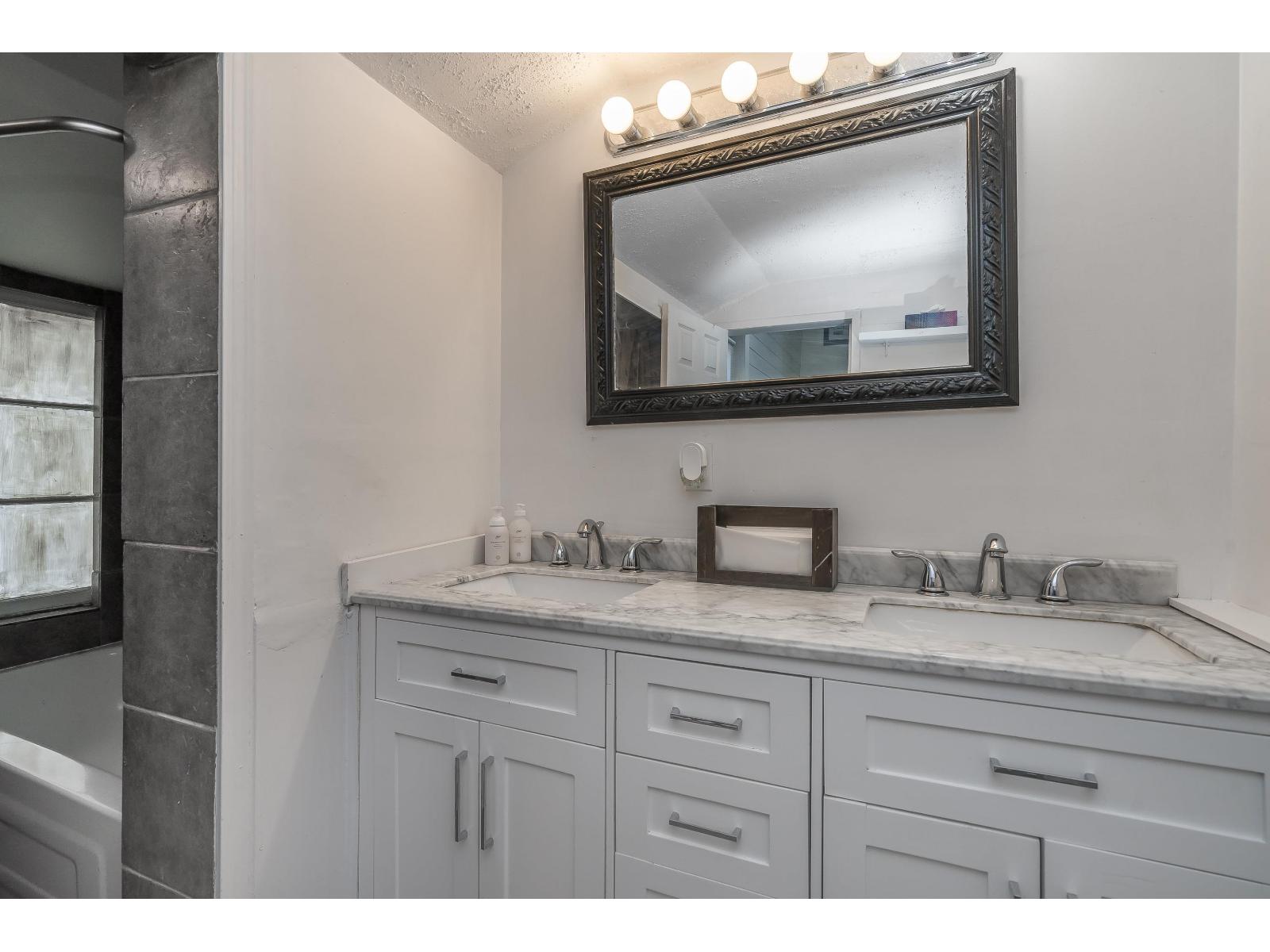 4827 216a Street Property Photo 14