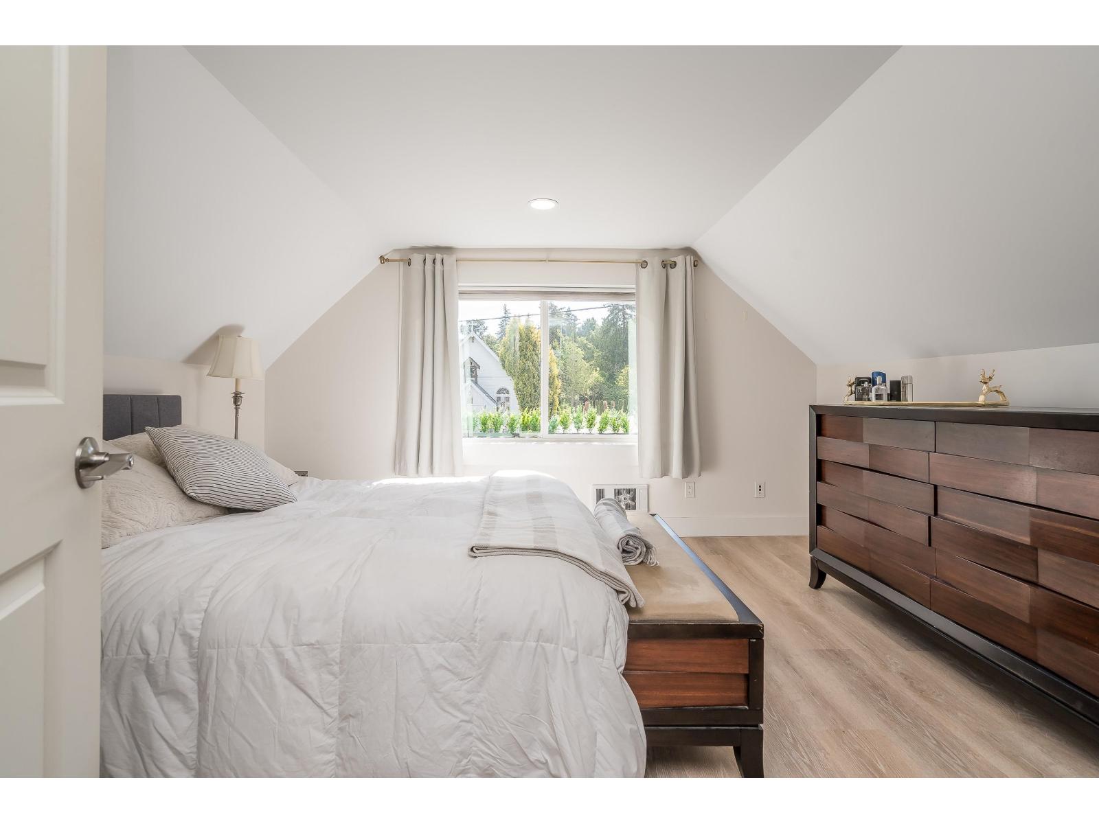 4827 216a Street Property Photo 20