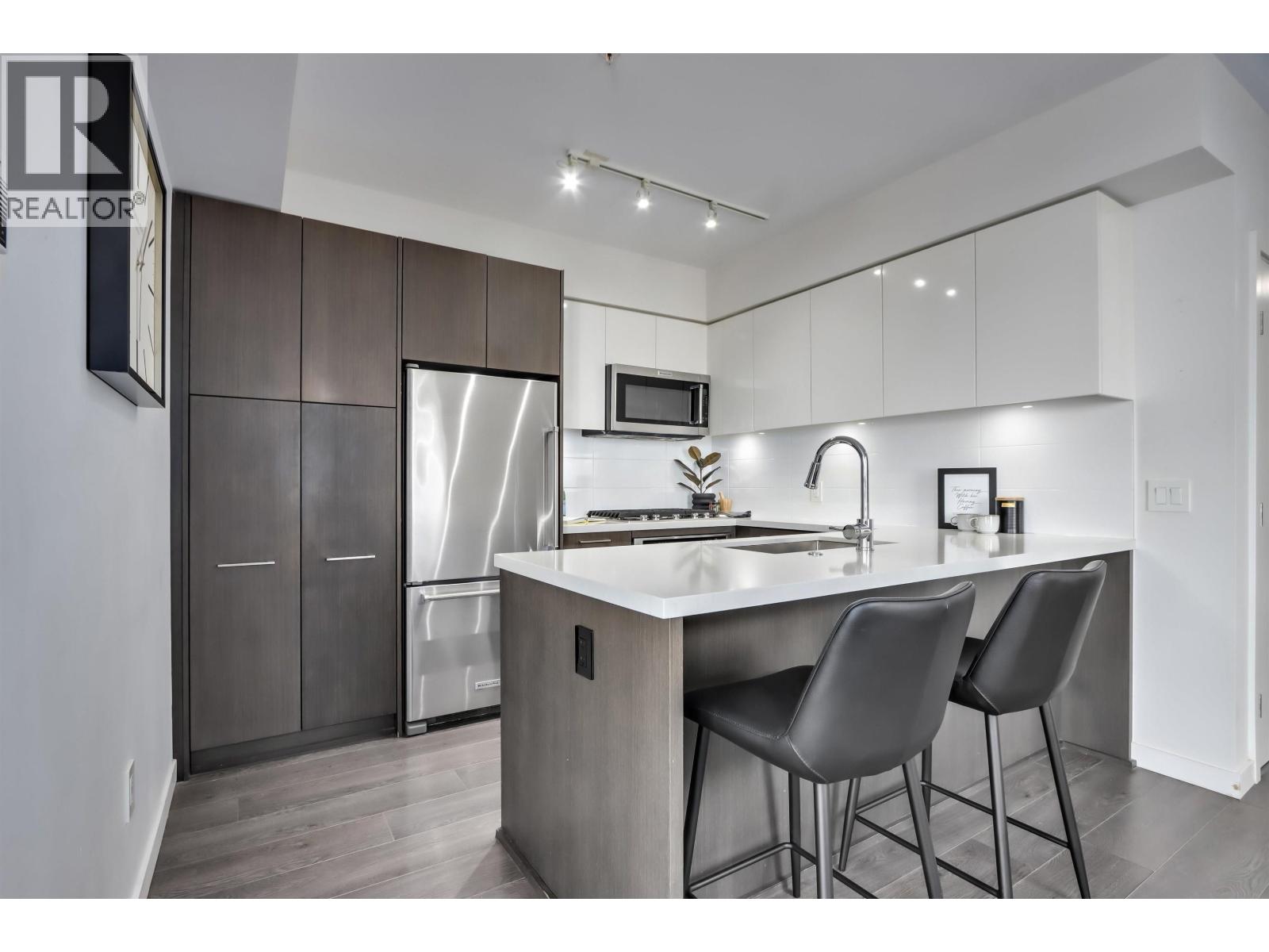 313 417 Great Northern Way Property Photo 2