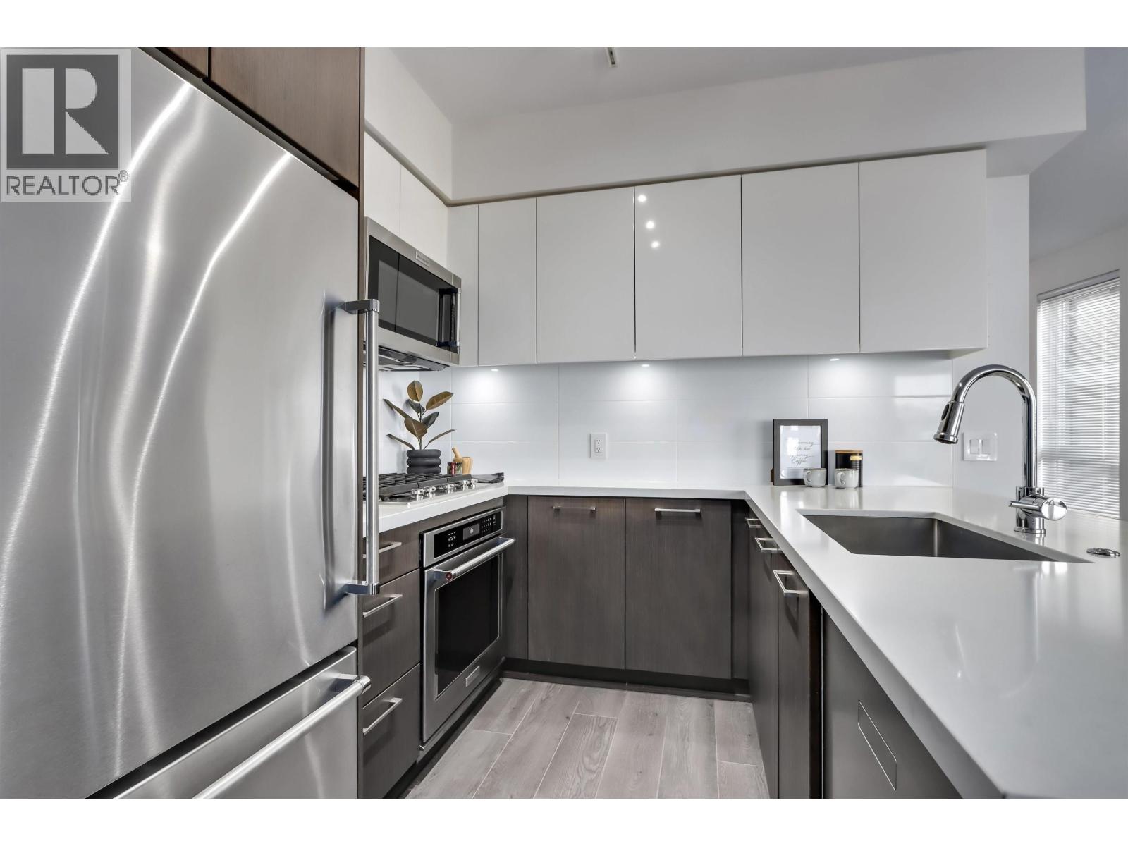 313 417 Great Northern Way Property Photo 3