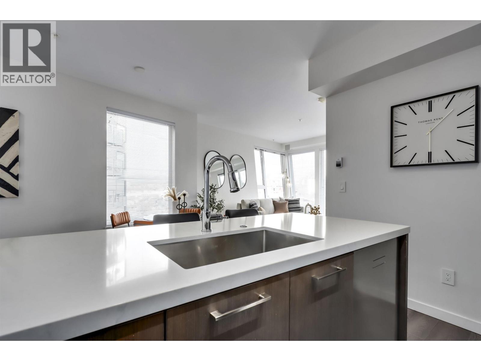313 417 Great Northern Way Property Photo 4