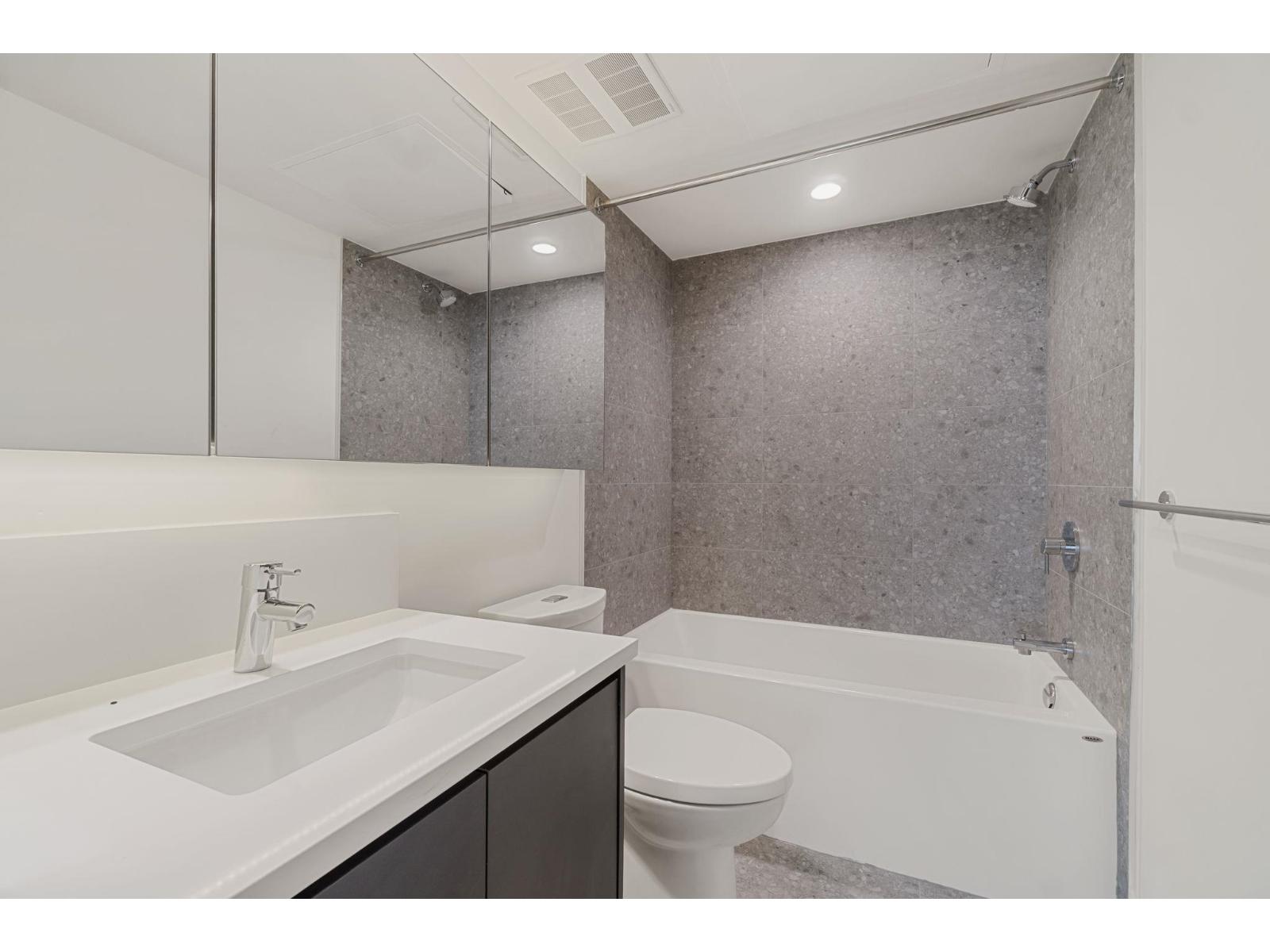 2302 10750 135a Street Property Photo 17