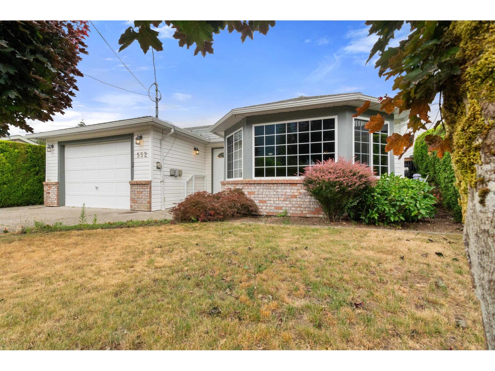 552 YALE Street Property Photo 1