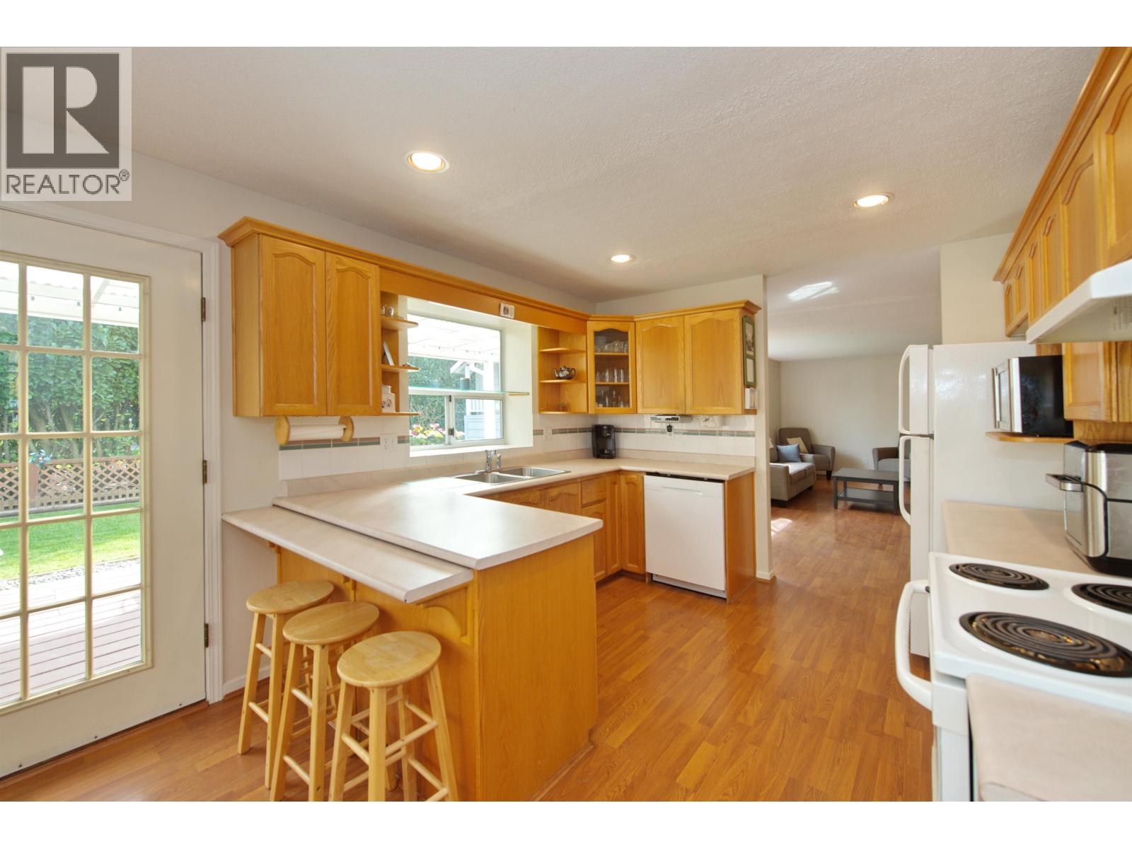6343 Crescent Place Property Photo 13