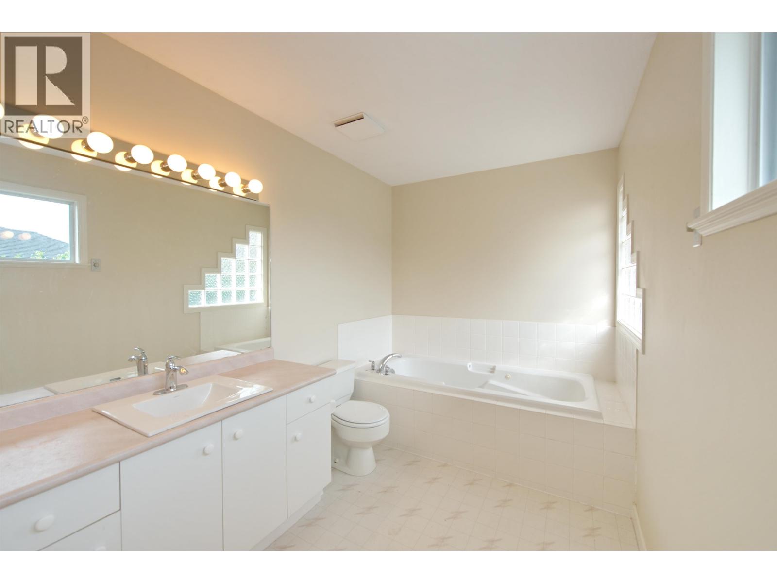 6343 Crescent Place Property Photo 24