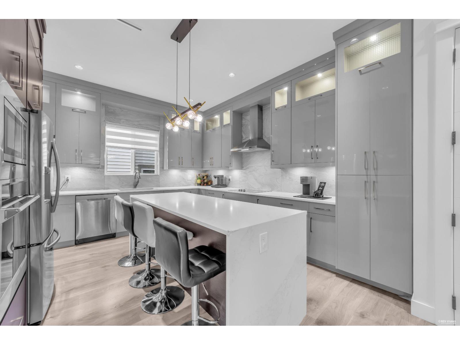 7068 194 Street Property Photo 12