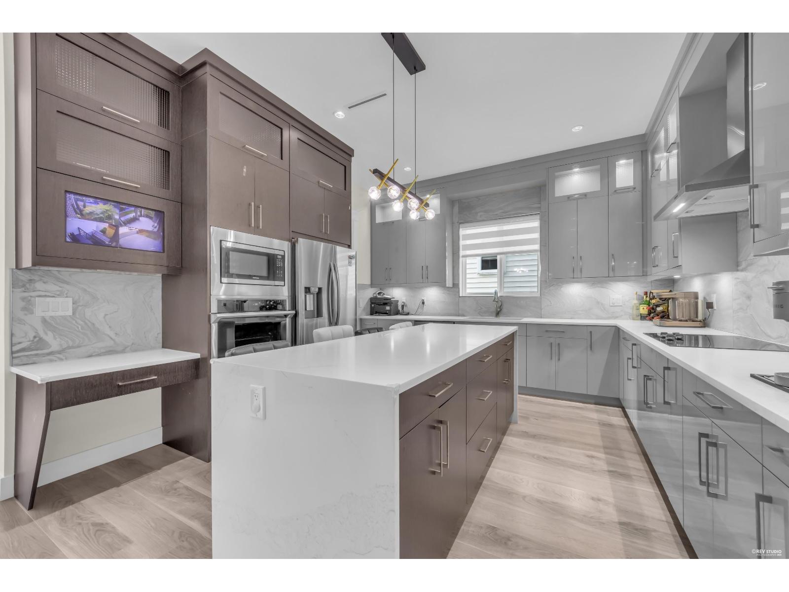 7068 194 Street Property Photo 13