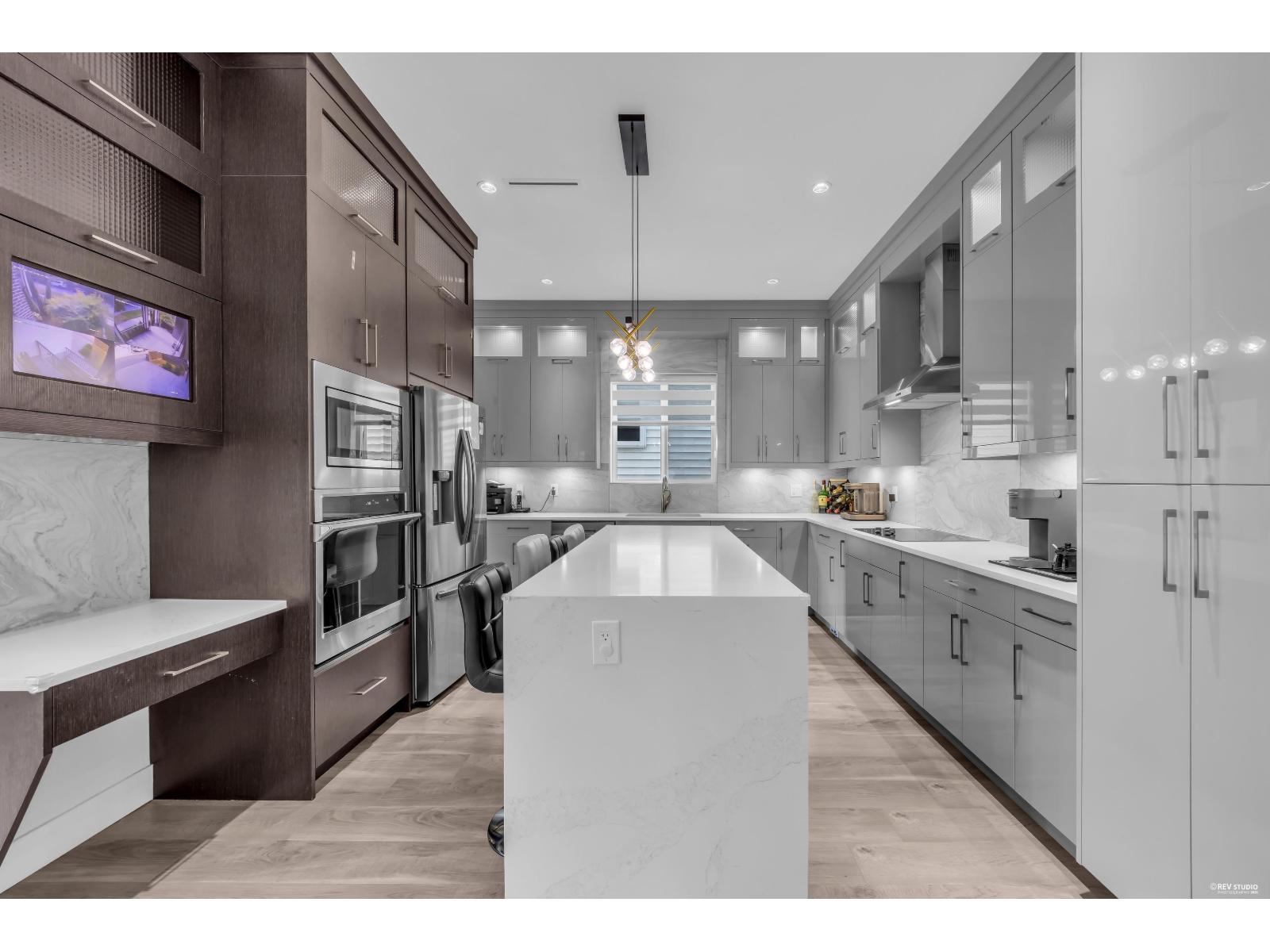 7068 194 Street Property Photo 14