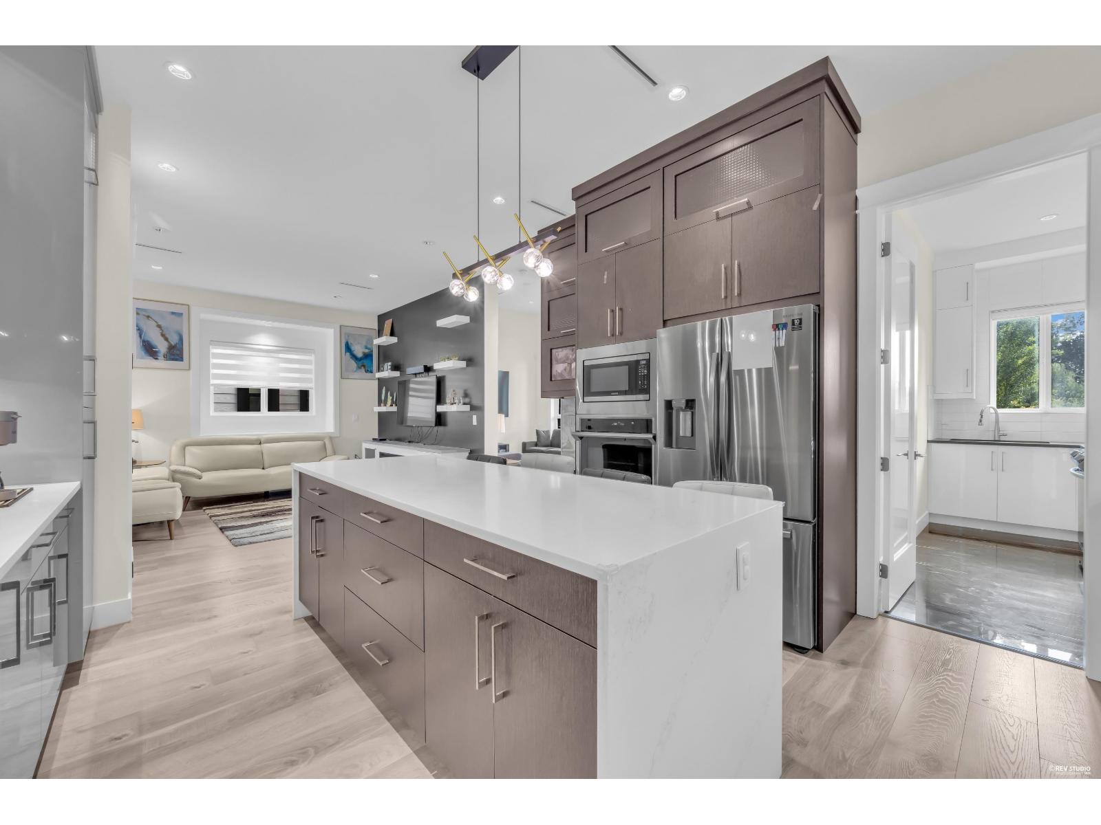 7068 194 Street Property Photo 15