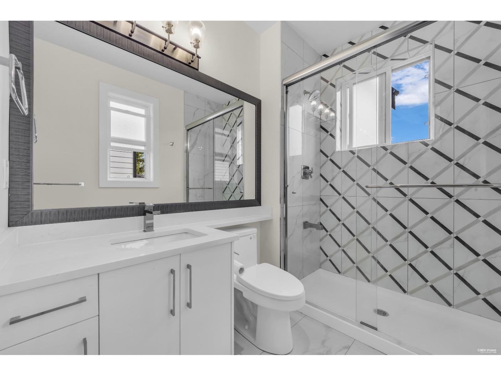 7068 194 Street Property Photo 24