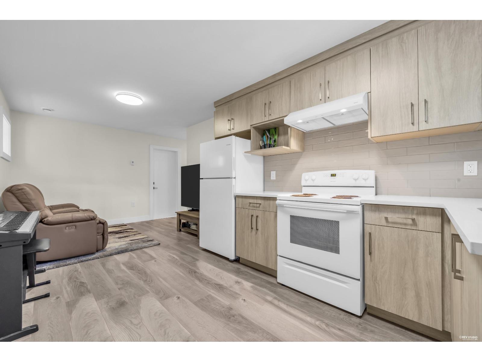 7068 194 Street Property Photo 30