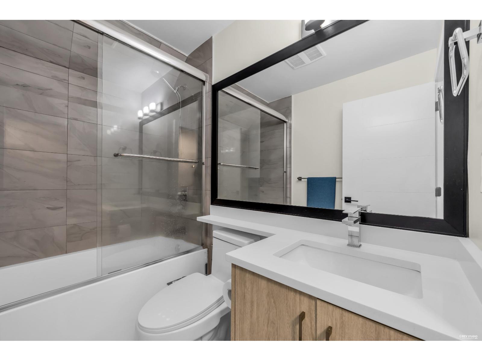 7068 194 Street Property Photo 32