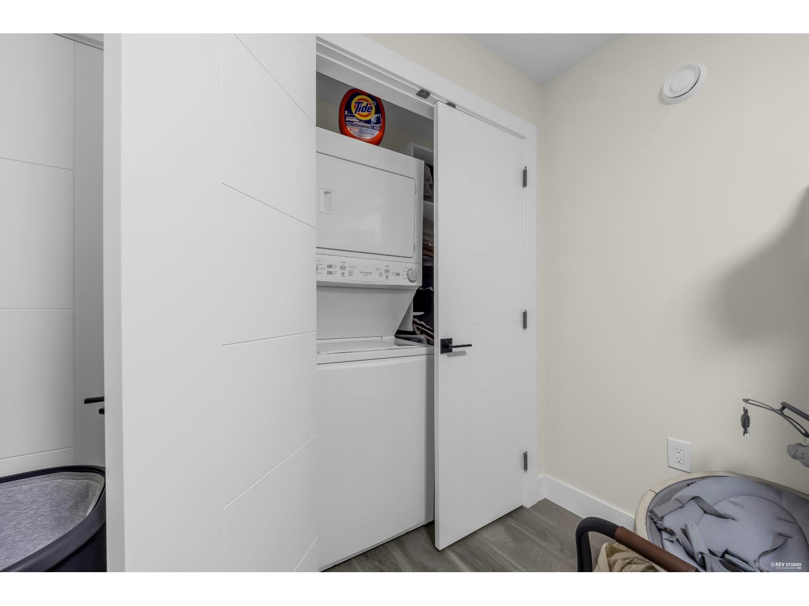 7068 194 Street Property Photo 33