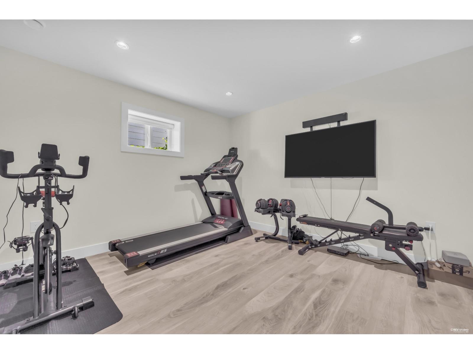 7068 194 Street Property Photo 34