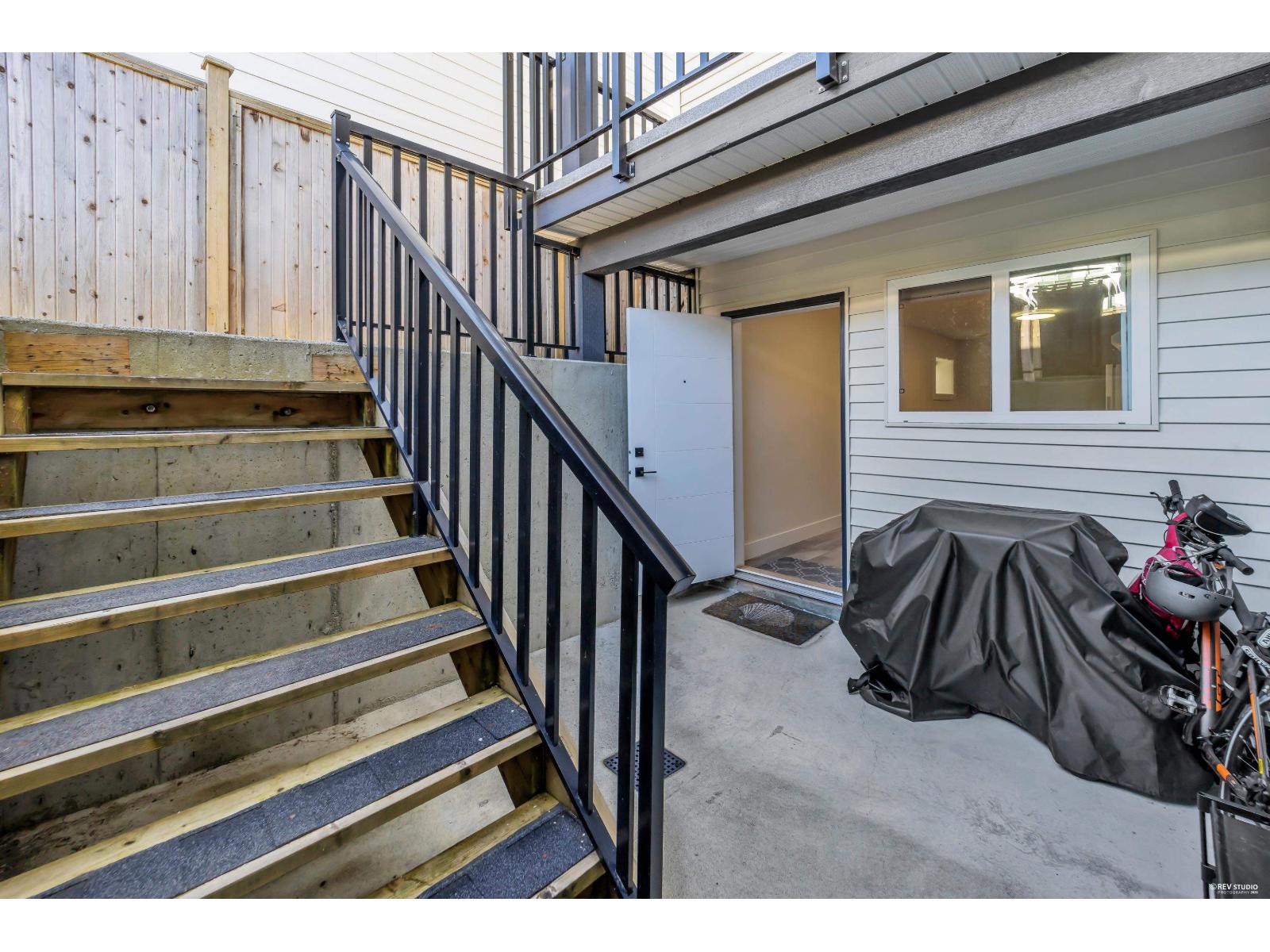 7068 194 Street Property Photo 35