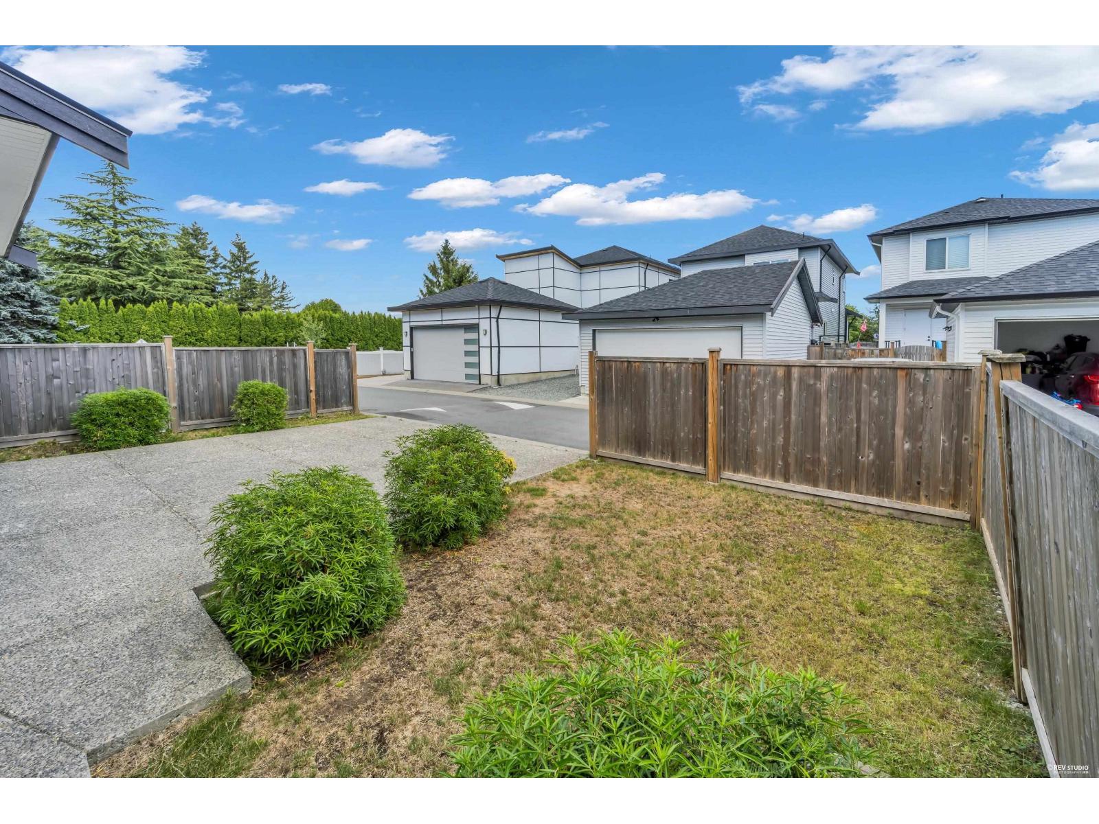 7068 194 Street Property Photo 37