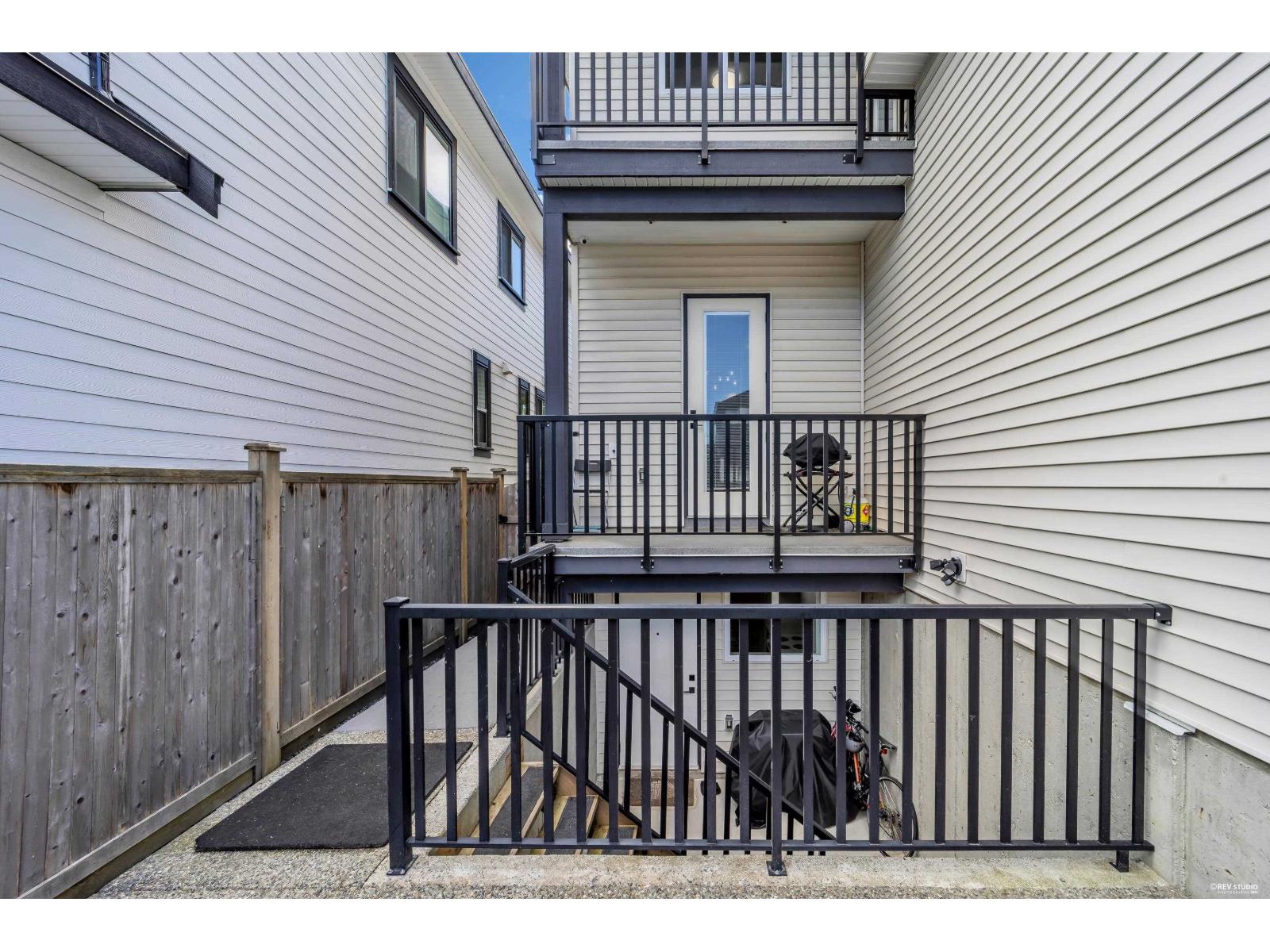7068 194 Street Property Photo 38