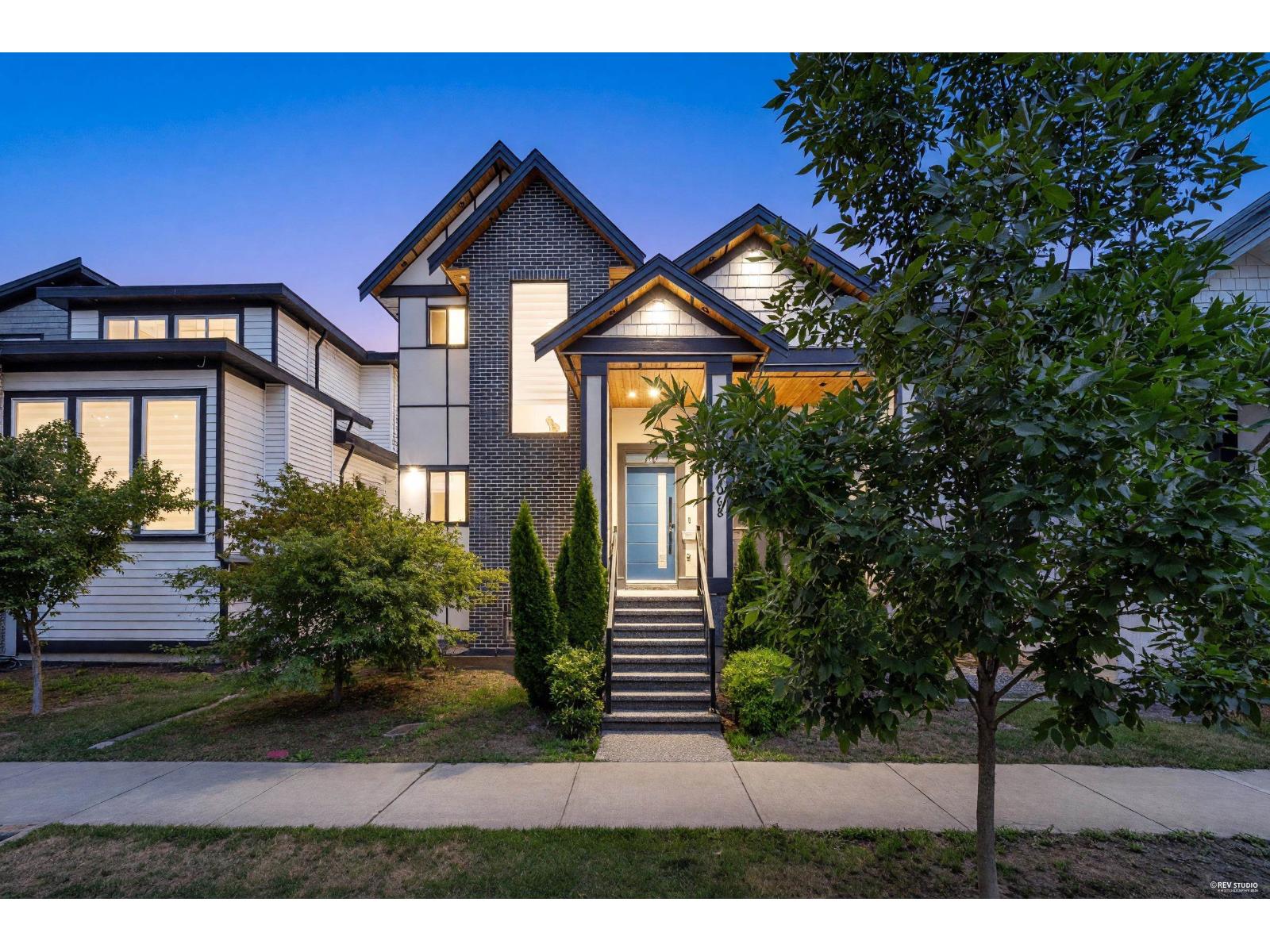 7068 194 Street Property Photo 40