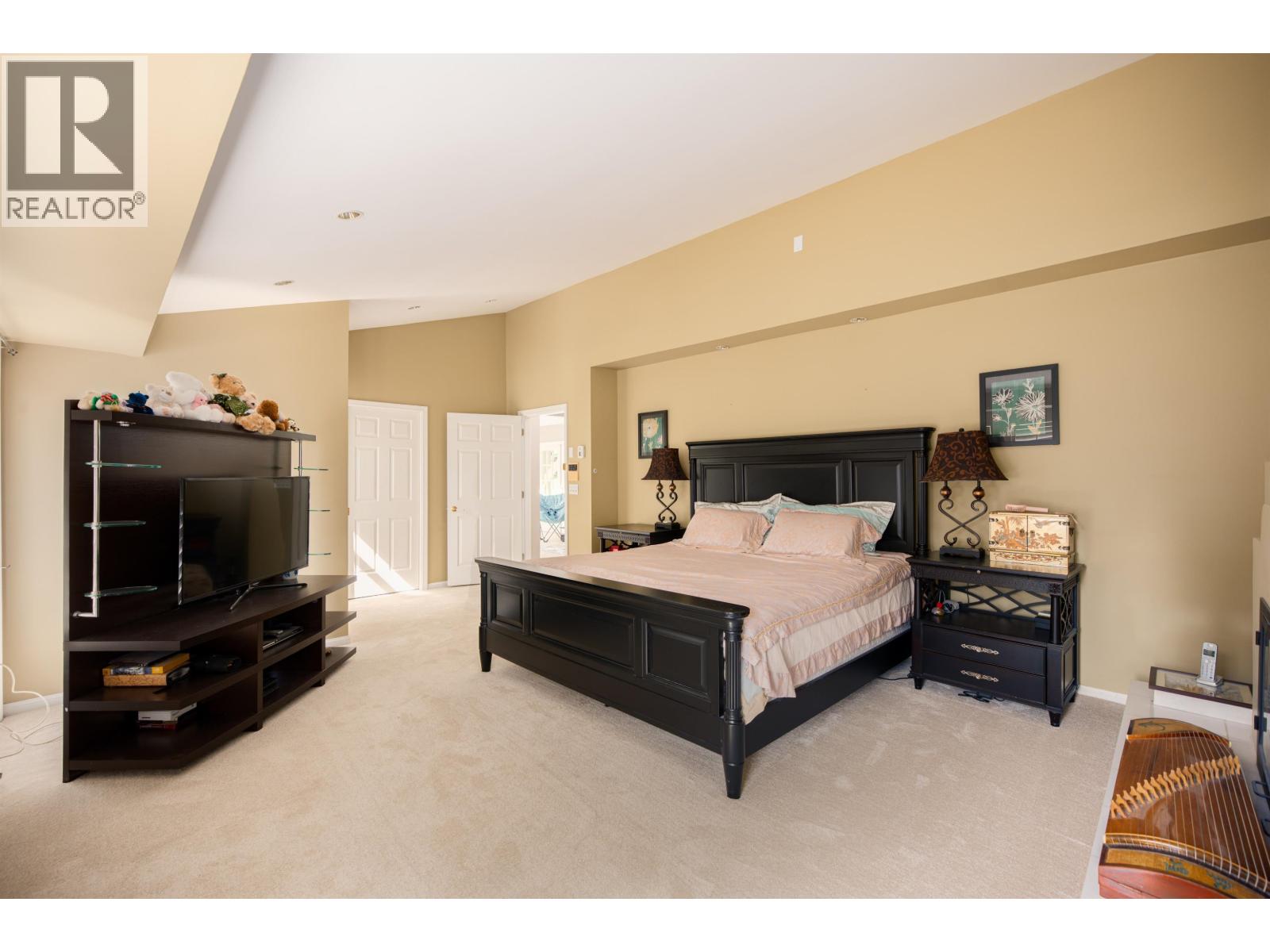 888 Pyrford Road Property Photo 20