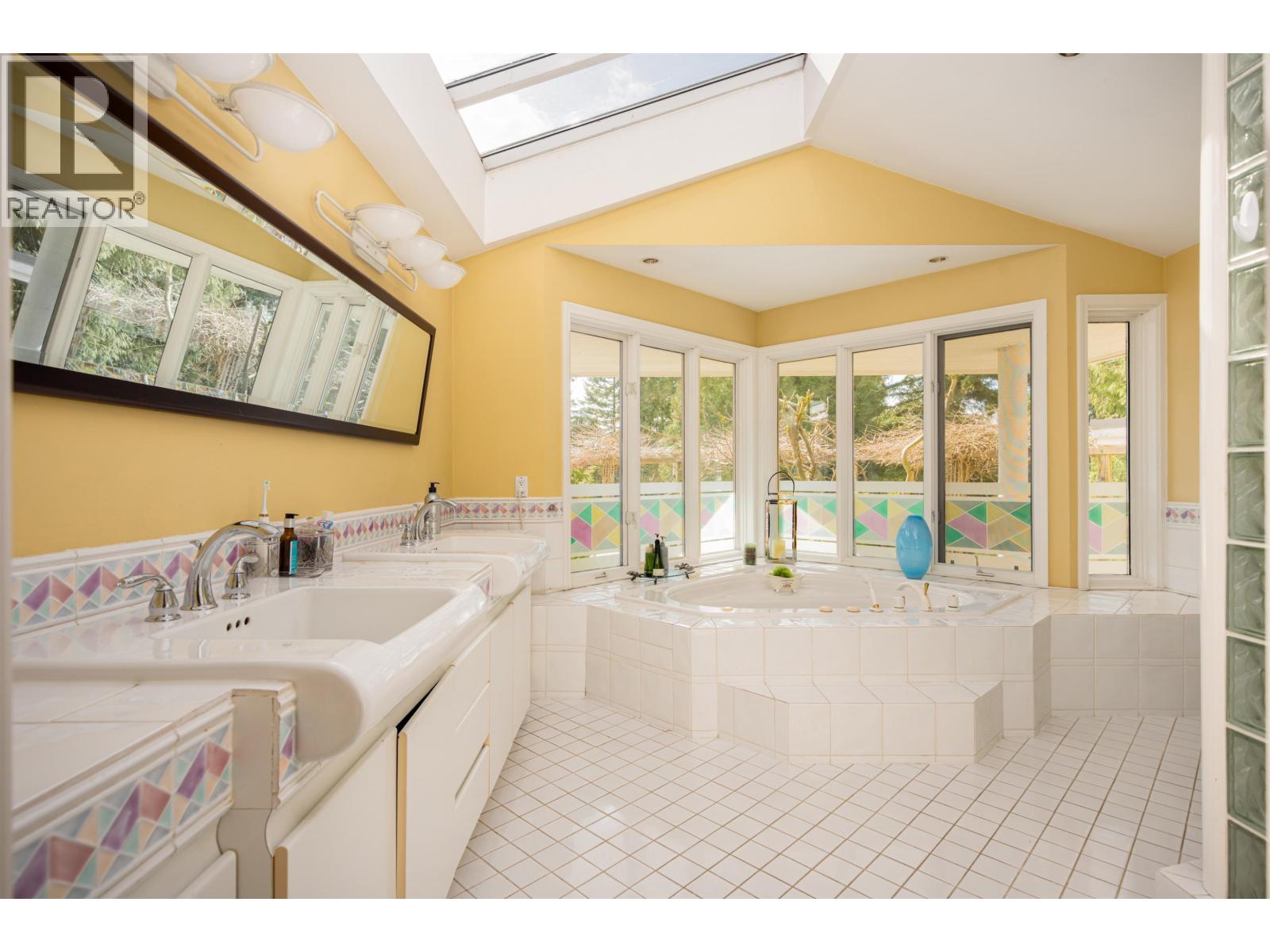 888 Pyrford Road Property Photo 21