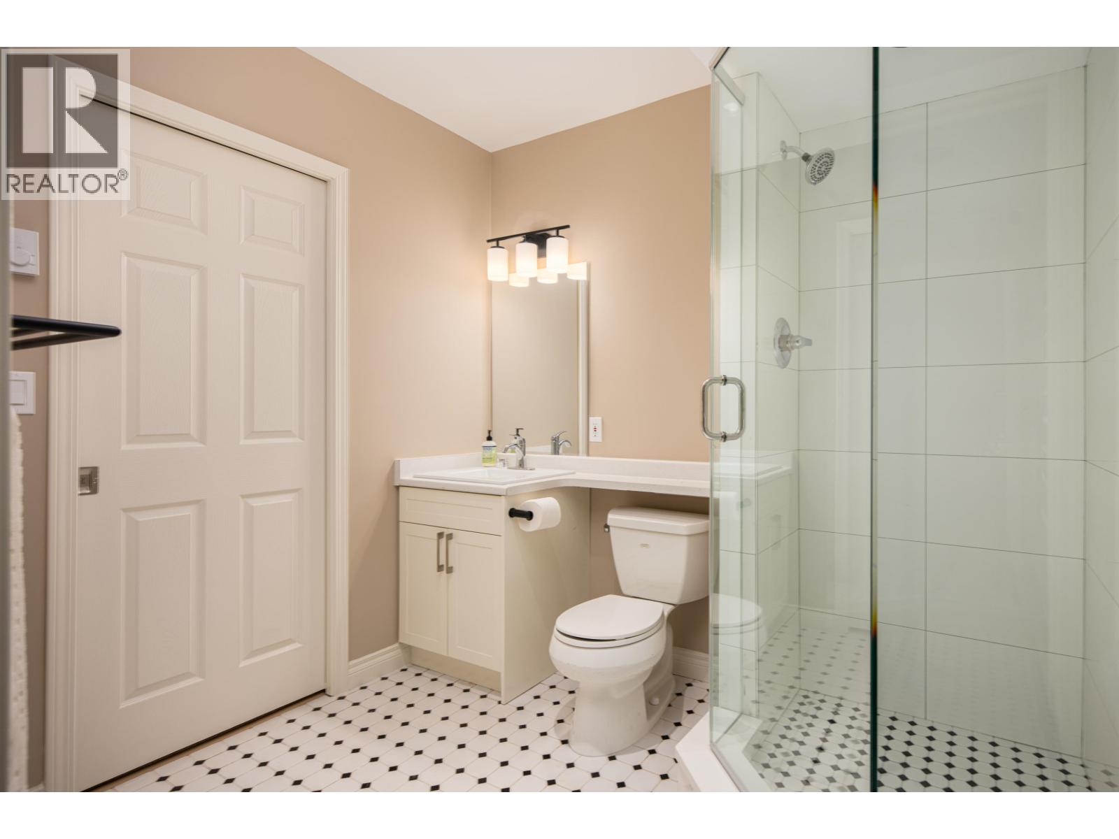 888 Pyrford Road Property Photo 26