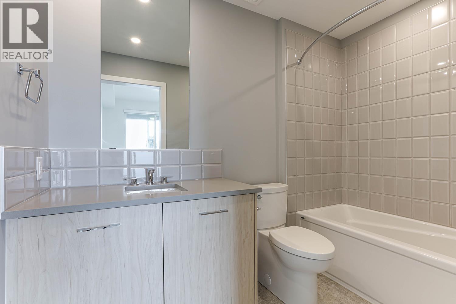 403 4933 Clarendon Street Property Photo 6